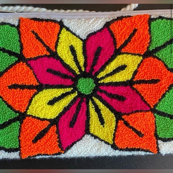 Handcrafted Floral Beaded Crossbody Bag - Picture 4 of 5